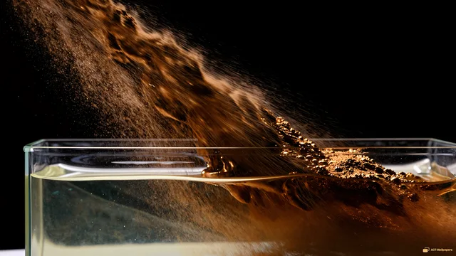 Copper Powder in Glycerin — Abstract fluid 4K wallpaper