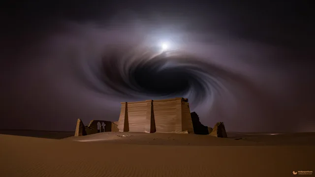 Sandstorm Ruin Silhouette — Storm atmosphere 4K wallpaper