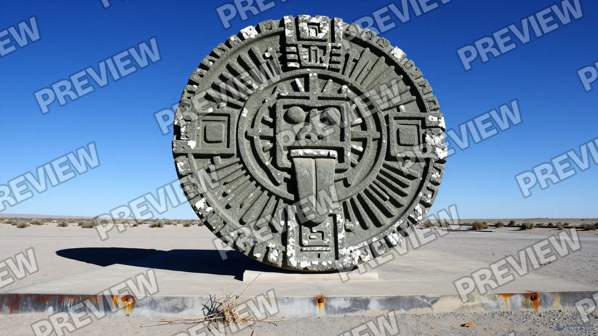 Aztec Sun Stone on Brutalist Concrete — Aztek gunes tasi 4K wallpaper