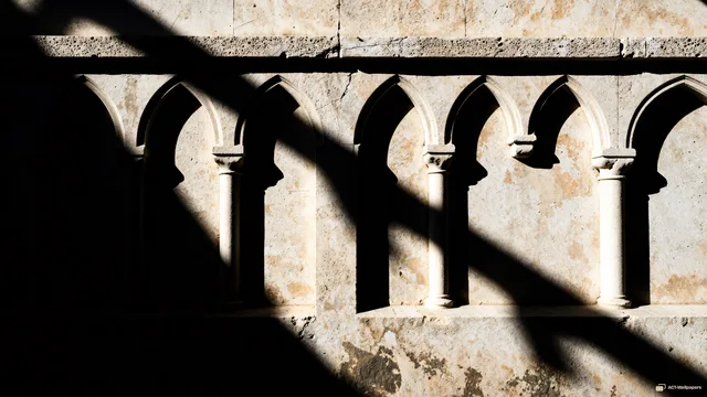 Architectural Shadow Lattice — Shadow play 4K wallpaper