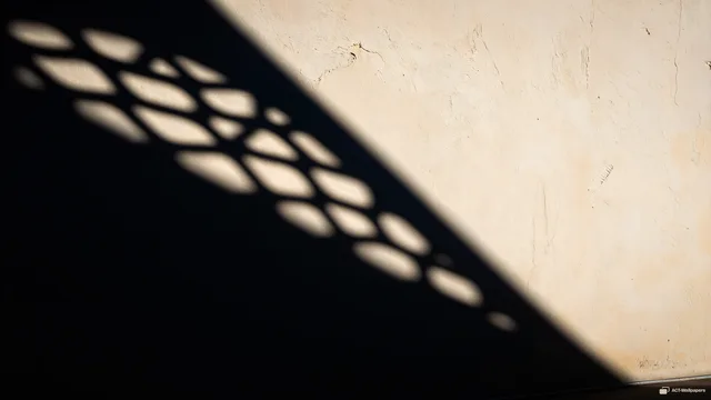Diagonal Stucco Shadow — Shadow play 4K wallpaper