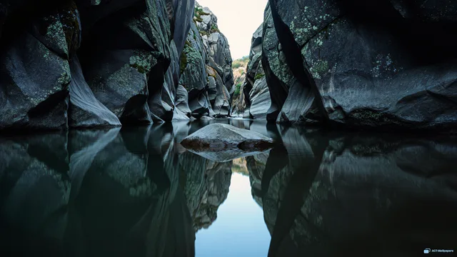 Canyon River Mirror — Stone & water 4K wallpaper