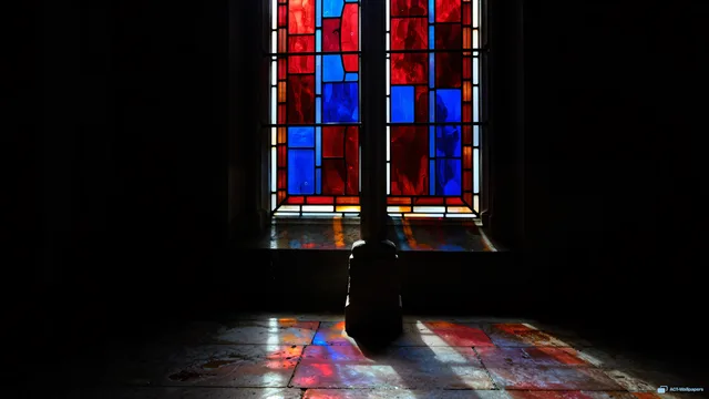 Cloister Light Pools — Stained-glass light 4K wallpaper