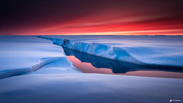 Antarctic Fissure Twilight — Red dawn on ice 4K wallpaper