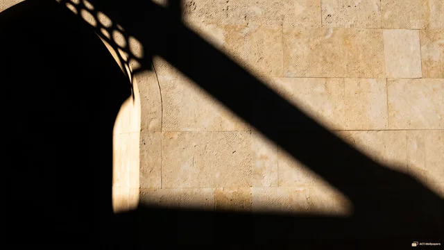 Lattice Shadow on Stone — Shadow play 4K wallpaper