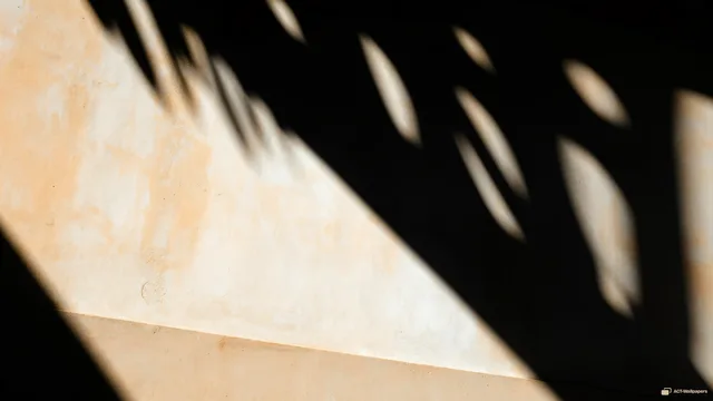 Diagonal Shadow Geometry — Shadow play 4K wallpaper