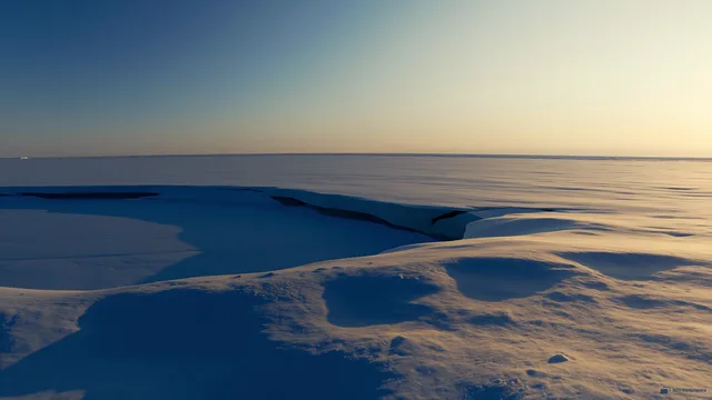 Glacial Fracture Shore — Polar ice 4K wallpaper
